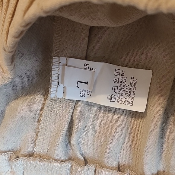 Button Sides Capris - Picture 3 of 10